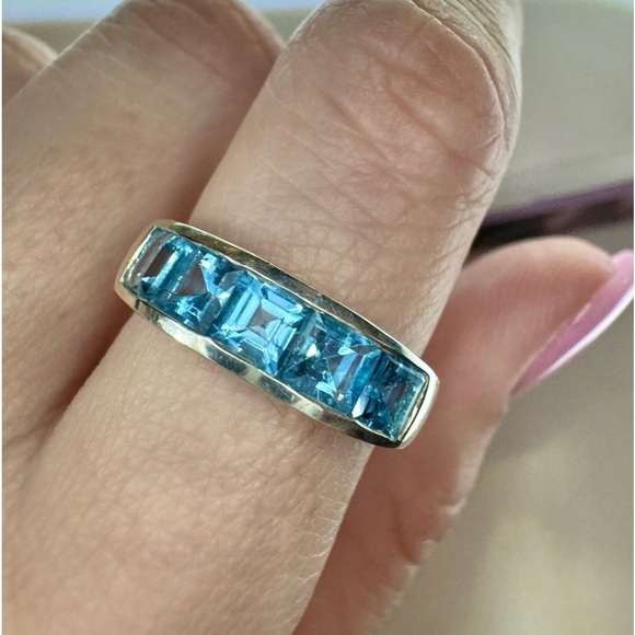Vintage Princess cut Blue Topaz Raised band ring. Size about an 8 - Picture 3 of 16